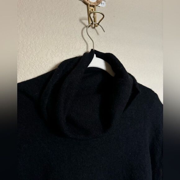 Aritzia The Group by Babaton Plutarch‎ Sweater Sz Medium in Black Turtleneck - Picture 5 of 9